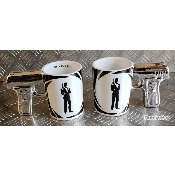 Lot de 2 Mugs en gr�s sur le Th�me Agent Secret.