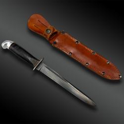 COUTEAU appel&eacute; &laquo; Stilleto &raquo; ou &laquo;&nbsp;Commando&nbsp;&raquo; sign&eacute; Western - Etats-Unis - XX&egrave;me si&egrave;cle