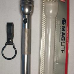 Lampe MAG-LITE USA 3 piles et crochet de port