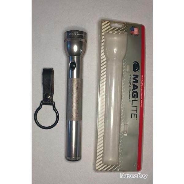 Lampe MAG-LITE USA 3 piles et crochet de port