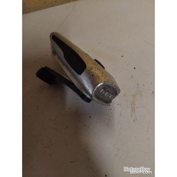 Lampe torche manuelle � dynamo