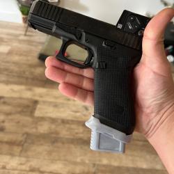 Vend magwell en r&eacute;sine ABS compatible glock 17/45 gen 6