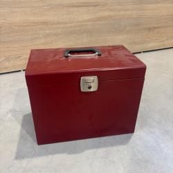 Bo&icirc;te de rangement m&eacute;tal rouge avec poign&eacute;e - 37 x 22 x 28 cm - Coffre robuste verrouillable