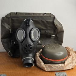 Masque &agrave; gaz mod&egrave;le SM-74 Schutzmaske 74 de l'arm&eacute;e Suisse