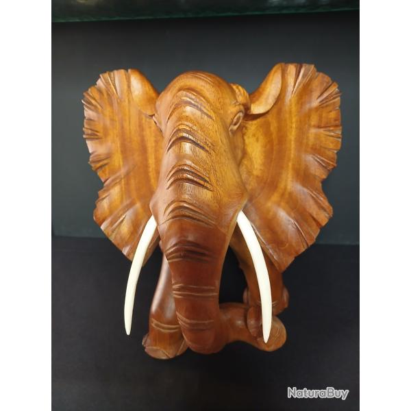 Sculpture artisanale en teck lourd repr�sentant un �l�phant