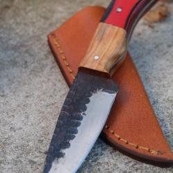 Couteau de Poche Lame Drop Point Acier Carbone 1075 Martel&eacute;e Manche 2 Bois Etui Cuir Fab Artisanale