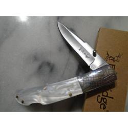 Couteau Pliant Elk Ridge Pearl Lame Acier 3Cr13MoV Manche POM Blanc Nacr&eacute; Lockback ER2006WH