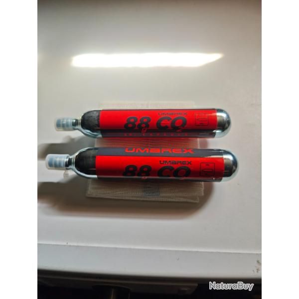 Vends lot de 2 cartouches CO2 umarex 88g neuves