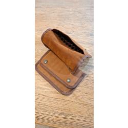Pochette &agrave; munitions ray&eacute; en cuir