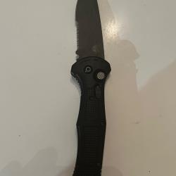 COMME NEUF : Authentique Couteau Benchmade Claymore (9070SBK) Auto Lame  mixte - Noir + sa housse.
