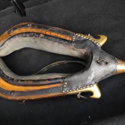 Collier d'attelage ancien en cuir et bois - D&eacute;co rustique
