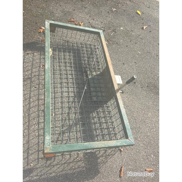 Panier porte-gibier sur boule d'attelage (fixation rapide � levier)