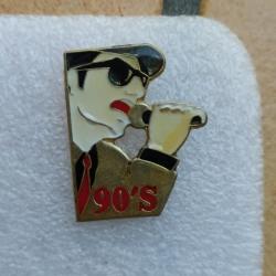PINS PUBLICITE WINSTON ANNEE 90 LOT DE 2 PINS  VOITURE ET CHANTEUR