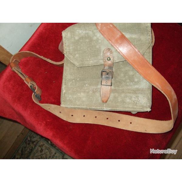 Sacoche r�glementaire du FM 24/29 porte chargeurs et porte b�quille ( collection ) .