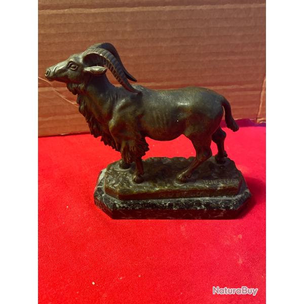 Sculpture Mouflon de bronze, sign� J.Hestaeu