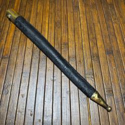 FOURREAU CUIR A DEUX GARNITURES LAITON POUR DAGUE - POIGNARD - COUTEAU DU XlX &Eacute;ME si&egrave;cle