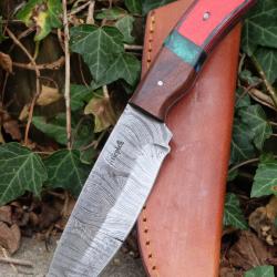 Skinner Bowie Couteau de Chasse Damas Lame 256 Couches Manche 2 Bois Fabric Artisanale Etui Cuir