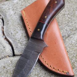 Couteau Skinner de Poche Lame Acier Damas 256 Couches Manche Bois/Corne Etui Cuir Fab Artisanale
