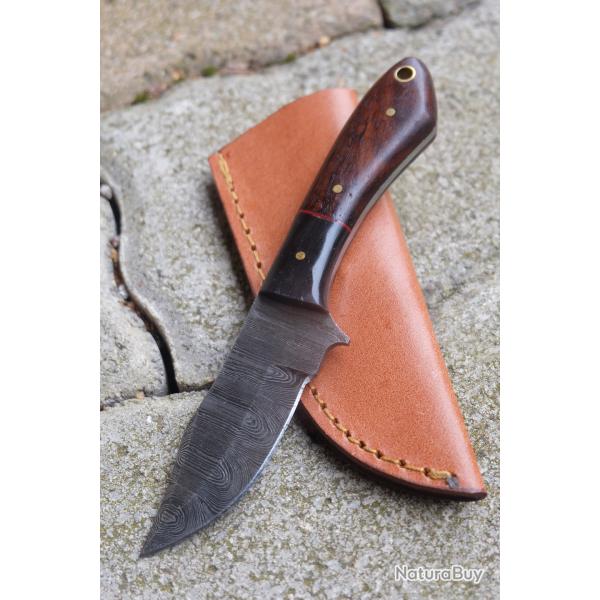 Couteau Skinner de Poche Lame Acier Damas 256 Couches Manche Bois/Corne Etui Cuir Fab Artisanale