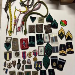 Lot d'insignes militaires fran&ccedil;ais - L&eacute;gion &eacute;trang&egrave;re - Militaria