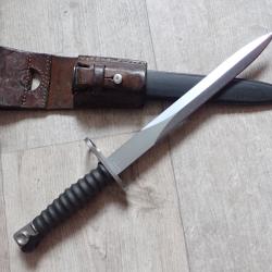 W 472282 Ba&iuml;onnette Suisse FASS 57 avec porte fourreau en cuir