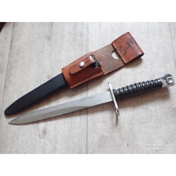 W 278942 Ba�onnette Suisse FASS 57 avec porte fourreau en cuir