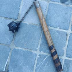 Fl&eacute;au d'arme manche cuir
