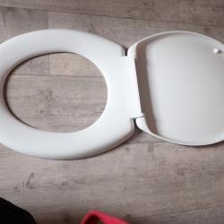 Abattant de WC avec couvercle. Couleur blanche. NEUF