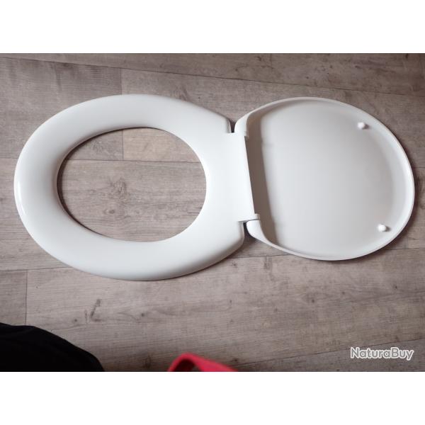 Abattant de WC avec couvercle. Couleur blanche. NEUF