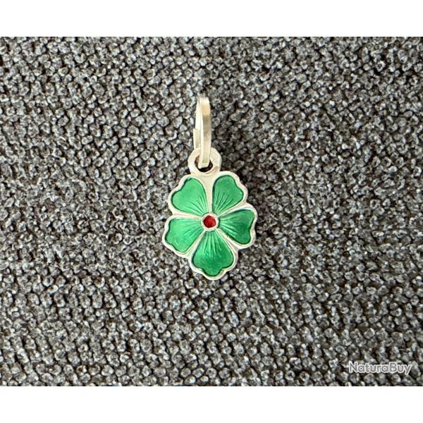 Pendentif tr�fle vert en argent - neuf