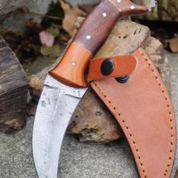Couteau Karambit Lame Acier Damas 256 Couches Manche 2 Bois Etui Cuir Fabrication Artisanale 01