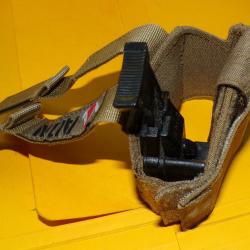 HOLSTER DE MARQUE ADN TACTICAL EN CORDURA , BON  ETAT VOIR PHOTOS . POUR TOUT RENSEIGNEMENT ME CONTA