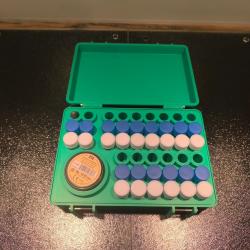 Boite grand mod&egrave;le pour 15 tirs armes anciennes avec 30 tubes &eacute;tanchePour balle ogivales cal 45/50