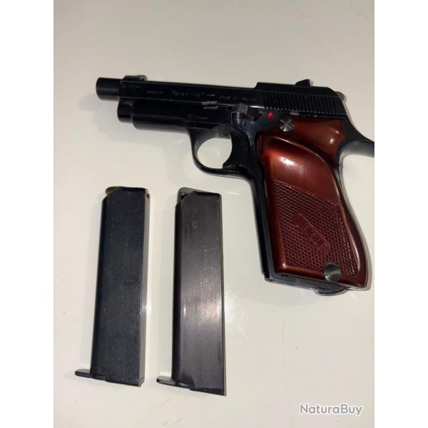 PISTOLET UNIQUE BCF66  Cat�gorie B 1� calibre : 7,65 Browning ( 32 ACP ) parfait �tat .