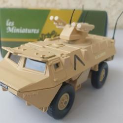 Blind&eacute; Renault VAB 4x4 Lance Missile HOT D et G 2 missiles Arm&eacute;e Fran&ccedil;aise N&deg;251