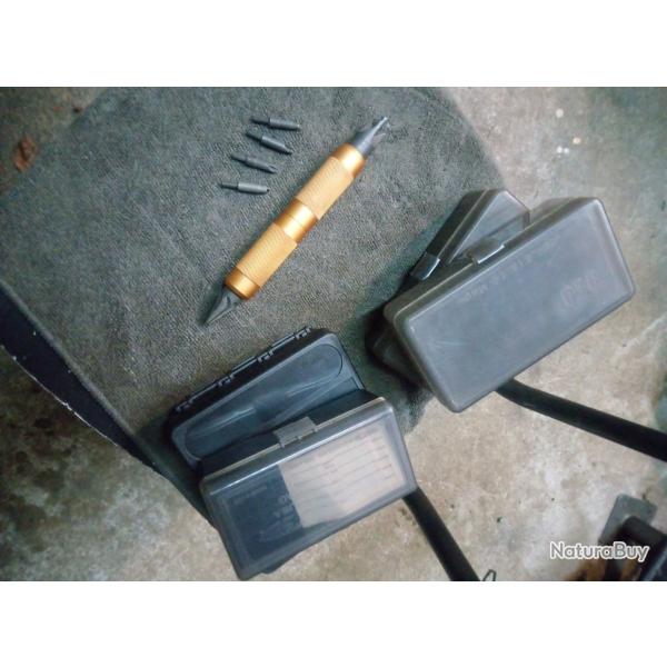 Lot bo�te a munitions 44/45 et 38/357 + outils pr�paration etuis