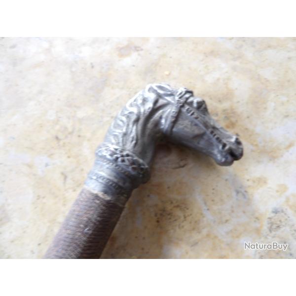 ancienne cravache embout t�te de cheval m�tal argent� 90cm