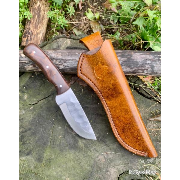 couteau de chasse d'artisan / manche en palissandre , lame acier carbone 1075