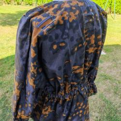 Ensemble blouse camoufl&eacute;e feuille de ch&ecirc;ne et casquette