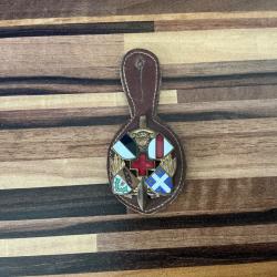 Insigne Service de Sant&eacute; Militaire - 4 Blasons & Croix Rouge - Drago Paris sur cuir de poche