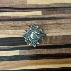 Ancien insigne Croix PAX P&egrave;lerinage Militaire International de Lourdes (PMI)