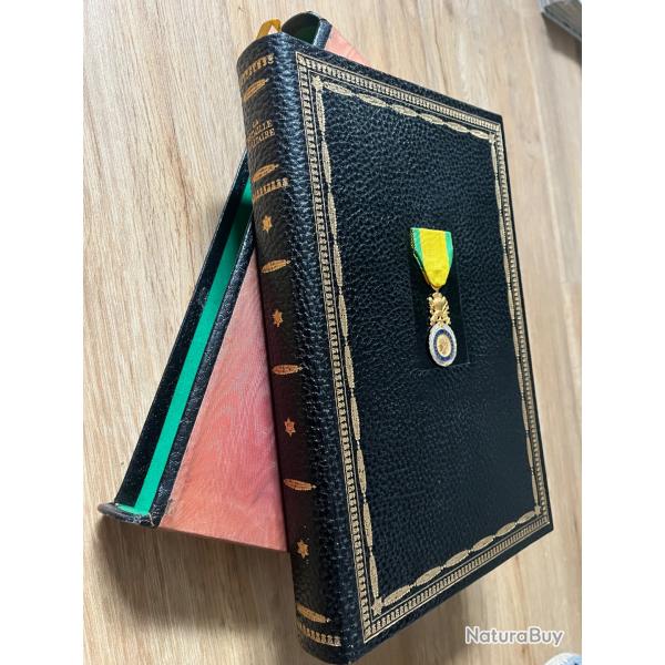 La m�daille militaire de Michel Massian 1973 ed de luxe num�ro 487/1.000