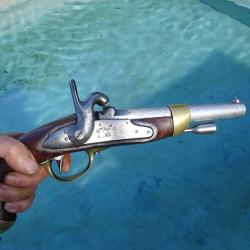 Beau pistolet 1822 bis en tr&egrave;s bon &eacute;tat.