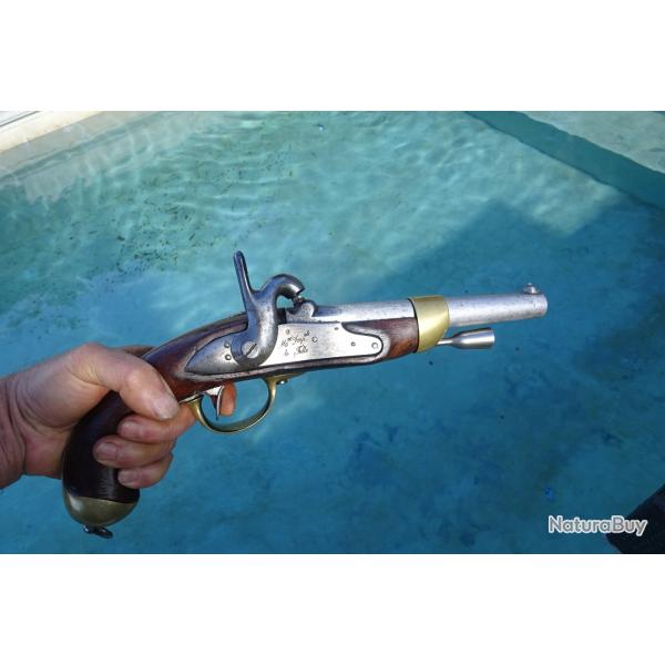 Beau pistolet 1822 bis en tr�s bon �tat.