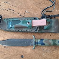 Couteau de survie de C. Jul. Herbertz, manche et &eacute;tui camouflage