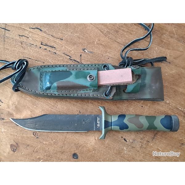 Couteau de survie de C. Jul. Herbertz, manche et �tui camouflage