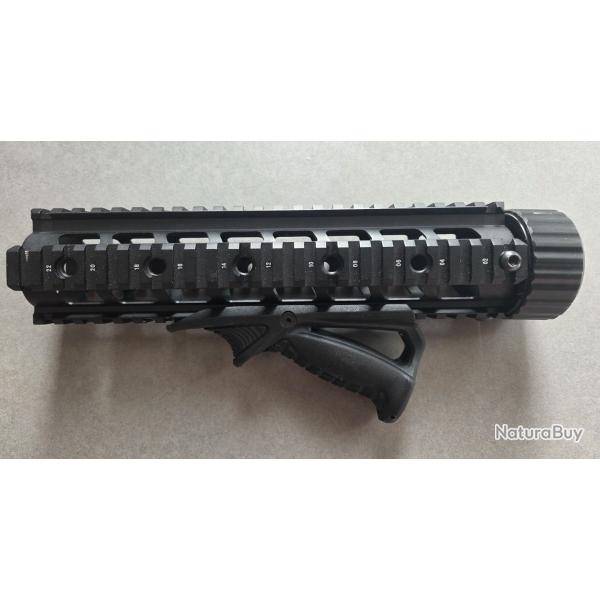 Garde-main Quad-rail flottant AR15 9 pouces (23,5 cm) + Poign�e angulaire