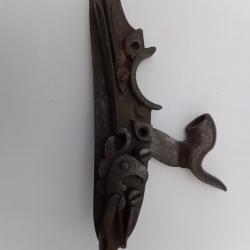 Platine silex transform&eacute;e percussion fusil militaire fran&ccedil;ais 17eme si&egrave;cle saint Etienne