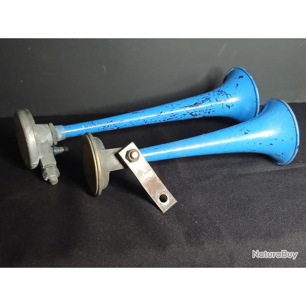 Paire de trompes klaxon S.E.V Marchal bleu vintage des ann�es 1950-1970