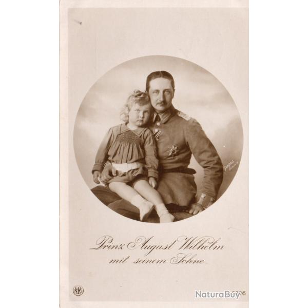Carte postale historique : Prinz August Wilhelm mit seinem Sohne - N�8877
